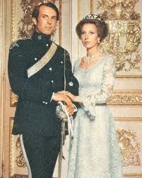 Photos, family details, video, latest news 2021. Dnaroyals On Instagram La Principessa Reale Anna Figlia Della Regina Elisabetta Ii Con Il Primo Marito Royal Weddings British Royal Family Victorian Dress
