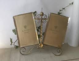 Voir plus d'idées sur le thème cadre photo, cadre cadre photo ! Ancien Cadre En Laiton A Ressort 19eme Vitre Biseautee Etsy French Vintage Double Frame Frame