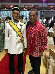 Saksikan siaran langsung majlis angkat sumpah anggota kabinet baharu bagi jawatan menteri dan timbalan menteri kabinet. Tun M Angkat Sumpah Sebagai Pm Hari Ini The Reporter