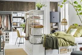 Ikea Printemps Ete 2020 Le Nouveau Catalogue Est En Ligne Et J Adore Ces Petits Appartements Astucieusement Amenages Planete Deco A Homes World En 2020 Ikea Decoration De Maison Indienne Renovation Maison