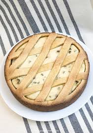 La crostata ricotta e cioccolato è una crostata di ricotta squisita, semplice e genuina variante della versione classica; Crostata Al Farro Con Crema Di Ricotta E Gocce Di Cioccolato Spadellatissima