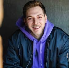 Sandra Tennell's Instagram, Twitter & Facebook