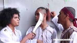15 pesaing akan berentap untuk merebut gelaran juara mlm 2017.peserta kumpulan ialah zero, shiro, joras, abioso, mamu, pistol, xoxo, puteh, masin, hobit, nice dan bocey manakala peserta solo terdiri daripada dzawin. Maharaja Lawak Mega 2017 Zero Youtube