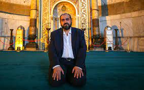 Ayasofya müzesi'nin ibadete açık olan bölümü hünkar kasrı'na, diyanet i̇şleri başkanlığı tarafından uzun yıllardan sonra ilk kez asaleten imam atandı. Bzpdjvh Lpse3m