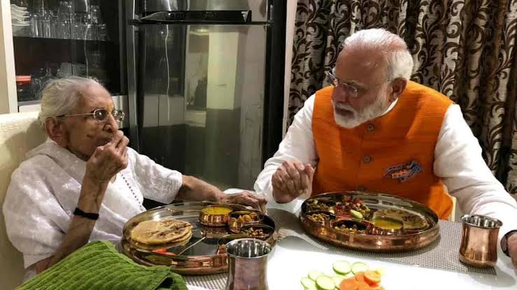 Image result for narendra modi khana khana pic"