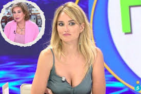 Sopeña desnuda Tiene un tipo de cuerpo atractivo, delgado y