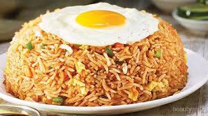 Nasi goreng pinggir jalan selalu punya rasa yang menggugah selera, begitupula dengan nasi goreng gila dengan rasa pedas yang dapat dibuat sendiri di rumah dengan rasa yang enak dan nikmat sekaligus sederhana dalam membuatnya. Resep Masak Nasi Goreng Enak Dan Sederhana Dengan Rice Cooker Cocok Untuk Anak Kosan