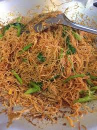 Umumnya bihun dimasak dengan sayuran dan daging sebagai pelengkapnya. Bihun Goreng Kampung Tanpa Ayam Ketuk Ketuk Ramadan Facebook