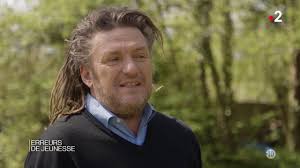 Après une série de documentaires remarqués sur france 4, olivier delacroix arrive sur france 2 pour ce nouveau magazine dans les yeux d'olivier. Dans Les Yeux D Olivier Erreurs De Jeunesse Youtube