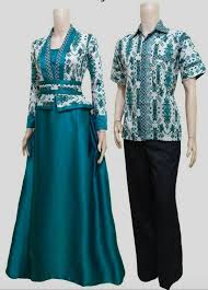 Walaupun ini adalah baju dengan kombinasi polos, tetapi memiliki opsi pilihan warna yang banyak. 35 Rekomendasi Gamis Batik Modern Di Bawah Rp250 Ribu Untukmu Update 2021 Bukareview