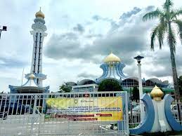 Masjid negeri pulau pinang está situada al oeste de perumahan awam taman free school. Penang State Mosque Wikipedia