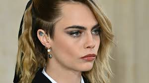 Oron kring Cara Delevingne