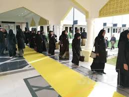 Sultanah kalsom (the consort of sultan ahmad shah), raja permaisuri agong. Orang Ramai Beri Penghormatan Terakhir Di Istana Abu Bakar