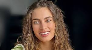 Laura Archbold Height, Weight, Body Measurements, Bra Size, Shoe Size