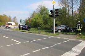 Bei einem straßenverkehrsunfall handelt es sich um ein schadensereignis mit ursächlicher beteiligung von verkehrsteilnehmern im straßenverkehr. Schwerer Verkehrsunfall B 401 19 4 14 Freiwillige Feuerwehr Scharrel