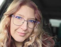 Linda Hickok's Instagram, Twitter & Facebook