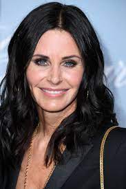 Courteney cox is a 56 year old american actress. Courteney Cox Reveals Her 5 Minute Makeup Routine Vogue Paris