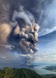 Taal volcano started spewing ash sunday afternoon, prompting the philippine institute of volcanology and seismology (phivolcs) to raise its alert status to level the volcano's ongoing eruption generated dark gray columns of ash and hot magma, towering to an estimated 1,000 meters. Taal Volcano Philippines January 12 2020 Forfun