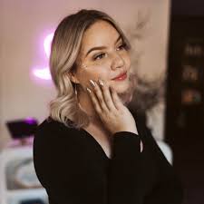 Others at the beach : Me :