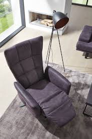 Leg Die Fusse Hoch Auf Der Interliving Sessel Serie 4503 Im Leder Bezug Im Farbton Bison Purple Sessel Sofa Sessel Relaxliege