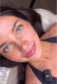 Jade Stokes's Instagram, Twitter & Facebook