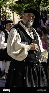 Uomo che indossa un costume sardo tradizionale alla festa religiosa Sagra  del Redentore di Nuoro Sardegna Italia Foto stock - Alamy