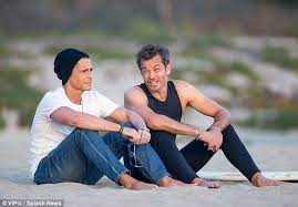 Rob Lowe 51 Shows Off His Muscular Torso While Bodysurfing In Malibu Timothy Olyphant Sam Heughan Girlfriend Michael Ealy