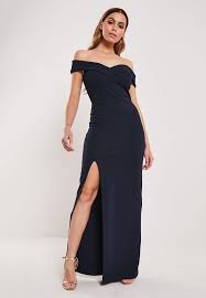 N'hésitez pas à associer une robe unie à une veste imprimée multicolore ou une robe de couleur sobre à des accessoires pour mariage. 51 Modeles De La Robe De Soiree Pour Mariage Robe Soiree Mariage Robe Robe De Soiree