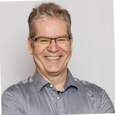 Diese Woche habe ich die Note meiner Masterarbeit zum Thema "Chancen und  Herausforderungen des Einsatzes von selbstadaptiven Chatbots im  Schulunterricht" erhalten... Endlich ist der langersehnte Tag…