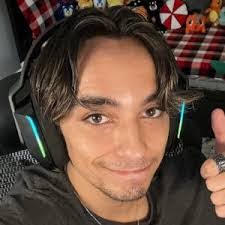 Marcus Ash's Instagram, Twitter & Facebook