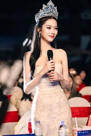 Nữ sinh Ngoại thương gây sốt với nhan sắc tựa thần tiên tỷ tỷ trong lễ  tốt nghiệp | Báo điện tử Tiền Phong