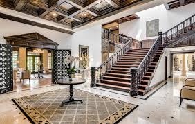 Boyer, coyer, destroyer, employer, greenroom, hallway, lawyer, lobb, lobby, multiemployer, narthex, oyer. How To Stage An Entryway That S Impressive Chicagoland Home Staging