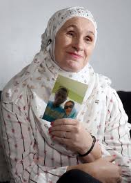 A toi de savoir le mettre à ton profit et construire une relation inédite et lorsque l'on travaille avec son ex, il y a certaines situation à éviter et certains comportements à ne pas avoir. Elle Abandonne Ses 9 Enfants Se Convertit A L Islam Et Epouse Son Amant Gambien Photos