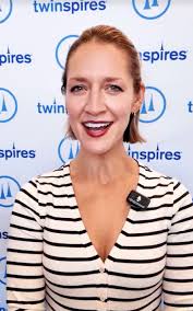 Ellen Jay Returns to Saratoga's Smart and Fancy S.