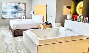 Which hotels with hot tubs are close to greater rochester international airport? Minnesota Hot Tub Suites 2021 Romantic Hotels With In Room Spa Tubs