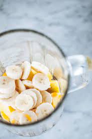 I use frozen banana & mango plain greek yogurt almond milk & tsp flaxseed. Ricetta Frullato Di Banana E Mango