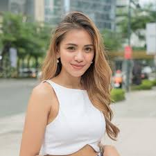 But, there are ways to get rid of static electricity in your hair and to tame flyaway strands. 16 Asian Hair Color Ideas That Will Highlight Your Pinay Beauty