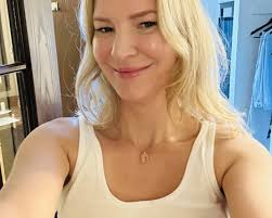 Lisa Quinlan's Instagram, Twitter & Facebook