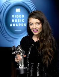 Sängerin lorde (23) wurde jetzt in ihrer neuseeländischen heimatstadt auckland knutschend mit justin warren (41) abgelichtet. Lorde Starportrat News Bilder Gala De