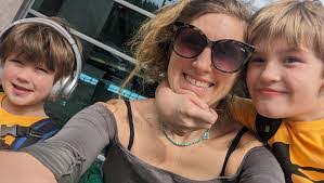 Jessica Nielsen's Instagram, Twitter & Facebook