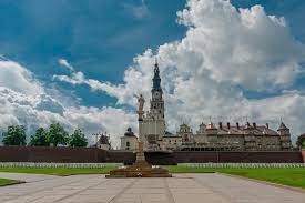 Jedno z ważniejszych miejsc kultu maryjnego oraz najważniejsze centrum pielgrzymkowe katolików w polsce. Czestochowa Jasna Gora Monastery Private Tour From Krakow 2021