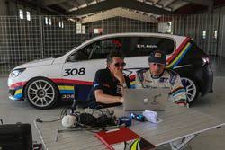 We did not find results for: Stefano Accorsi Debutta Da Vero Pilota Nel Tcr Italy Con Peugeot