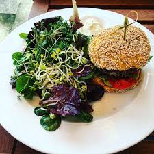 Veganer Quinoa Burger Im Pressgut In Bremen Quinoa Burger Lecker Saftkur