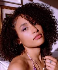 Lauren Dionne's Instagram, Twitter & Facebook