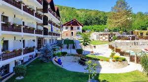 Complex turistic casa românească is situated nearby to ţigănia, close to hotel crama casa românească. Revelion 2021 Caciulata Complex Turistic Casa Romaneasca Pico Mar Travel
