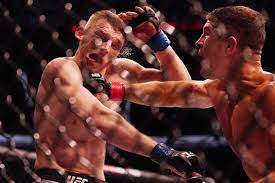 Blutige Ufc Schlacht Es Hing Vom Kopf Herunter Kafig Kampfer Reisst Gegner Das Ohr Ab News De