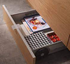 13 produits astucieux pour vous faciliter la vie dans la cuisine plinthe cuisine meuble cuisine amenagement petite cuisine