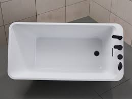 Freistehende badewannen kennzeichnen sich dadurch, dass sie an keiner wand stehen. Weisse Freistehende Badewanne Aus Acryl 188 L Mija 150 75 58 Cm