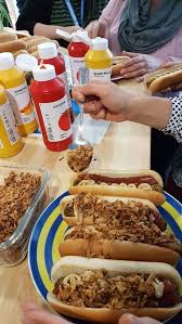 Der Vegane Hot Dog Von Ikea Ist Da Hot Dog Party Essen Hot