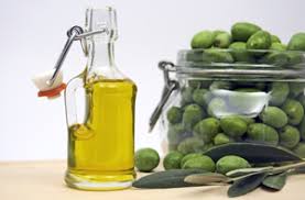 Olive Oil Benefits For Your Heart Brain And More Olive Oil Benefits Healing Food Real Food Recipes